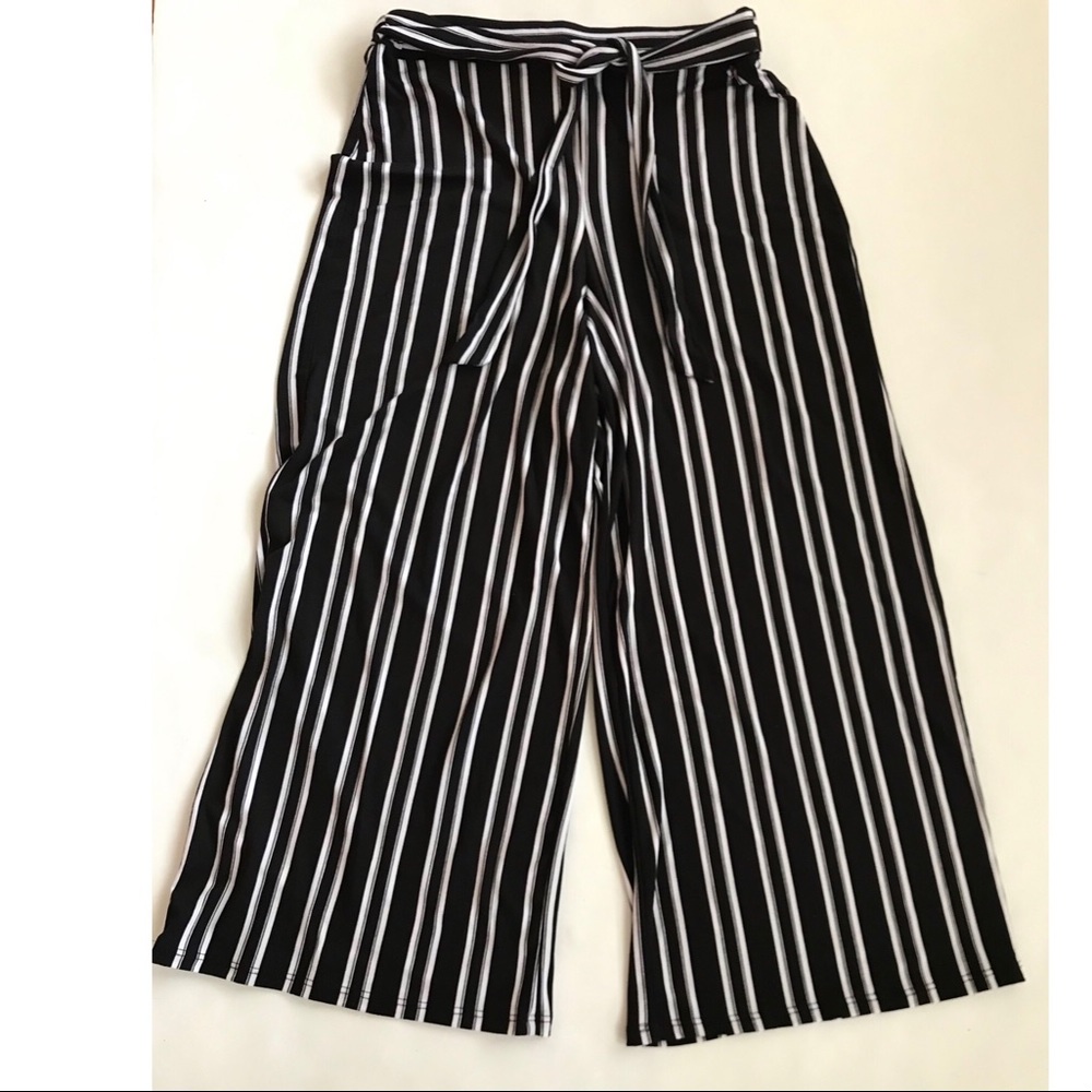 No Comment NY LA Women’s Paperbag Waist Cropped Wide Leg Striped Pants Medium